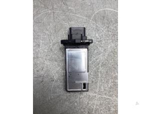 Gebruikte Luchthoeveelheidsmeter Opel Karl 1.0 12V Prijs € 20,00 Margeregeling aangeboden door Gebr Opdam B.V.