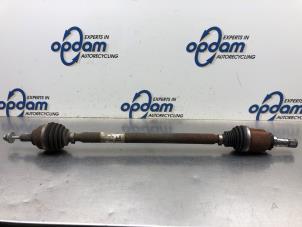 Gebruikte Aandrijfas rechts-achter Renault Twingo III (AH) 1.0 SCe 70 12V Prijs € 75,00 Margeregeling aangeboden door Gebr Opdam B.V.