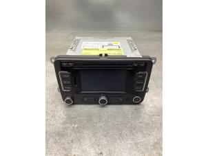 Gebruikte Display Multi Media regelunit Volkswagen Golf VI (5K1) 1.2 TSI BlueMotion Prijs € 200,00 Margeregeling aangeboden door Gebr Opdam B.V.