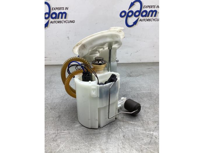 Gebruikte Benzinepomp BMW 1 serie (F21) 114i 1.6 16V Prijs € 75,00 Margeregeling aangeboden door Gebr Opdam B.V.