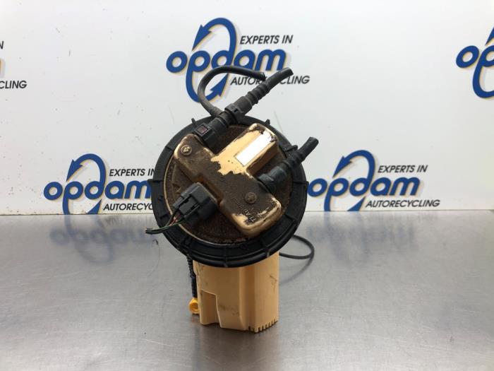 Gebruikte Tank element Pomp Renault Clio IV Estate/Grandtour (7R) 1.5 Energy dCi 90 FAP Prijs € 90,00 Margeregeling aangeboden door Gebr Opdam B.V.
