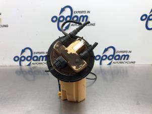 Gebruikte Brandstofpomp Elektrisch Renault Clio IV Estate/Grandtour (7R) 1.5 Energy dCi 90 FAP Prijs € 90,00 Margeregeling aangeboden door Gebr Opdam B.V.