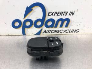 Gebruikte Raam schakelaar elektrisch Ford Focus 1 Wagon 1.4 16V Prijs € 27,00 Margeregeling aangeboden door Gebr Opdam B.V.