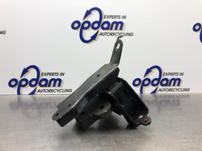 Gebruikte Versnellingsbak Steun Toyota Aygo (B40) 1.0 12V VVT-i Prijs € 45,00 Margeregeling aangeboden door Gebr Opdam B.V.