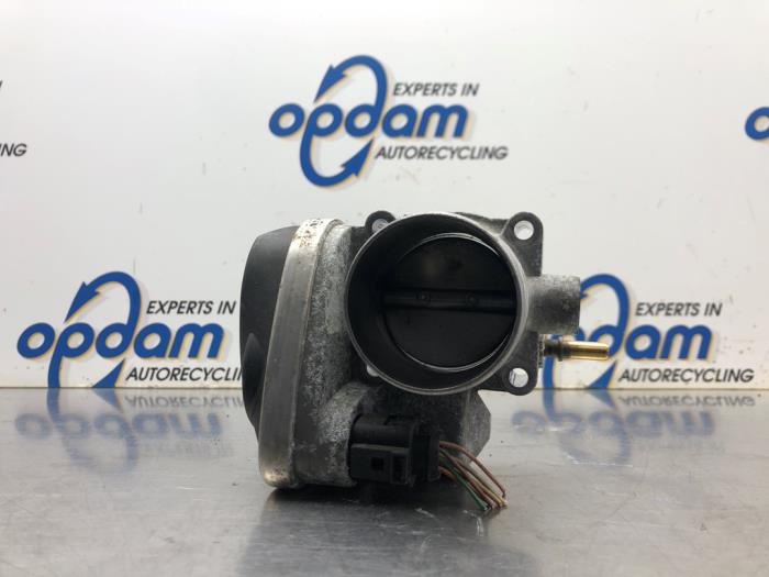 Gebruikte Gasklephuis Renault Megane II CC (EM) 2.0 16V Prijs € 54,00 Margeregeling aangeboden door Gebr Opdam B.V.