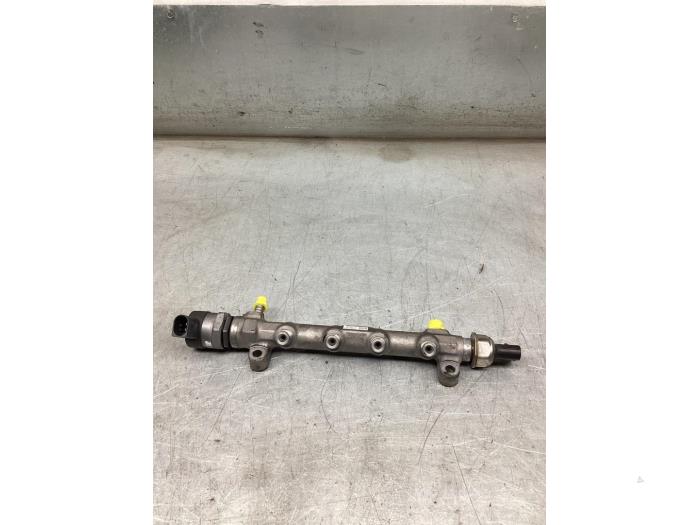 Gebruikte Injector brug Volkswagen Polo V (6R) 1.2 TDI 12V BlueMotion Prijs € 60,00 Margeregeling aangeboden door Gebr Opdam B.V.