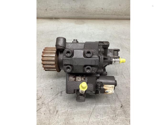 Gebruikte Brandstofpomp Mechanisch Mercedes A (W176) 1.5 A-180 CDI, A-180d 16V Prijs € 175,00 Margeregeling aangeboden door Gebr Opdam B.V.