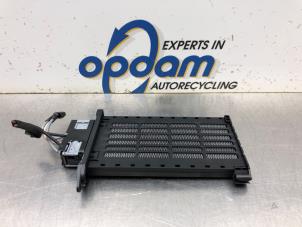 Gebruikte Kachel Verwarmingselement Renault Clio IV Estate/Grandtour (7R) 1.5 Energy dCi 90 FAP Prijs € 45,00 Margeregeling aangeboden door Gebr Opdam B.V.