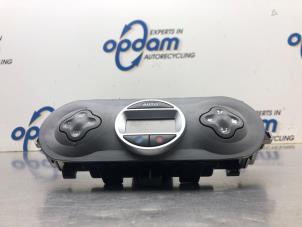 Gebruikte Kachel Bedieningspaneel Renault Twingo II (CN) 1.2 16V Prijs € 54,00 Margeregeling aangeboden door Gebr Opdam B.V.