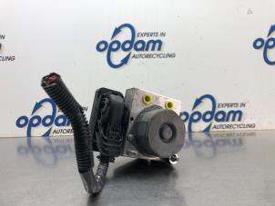 Gebruikte ABS Pomp Renault Clio IV (5R) 1.5 Energy dCi 90 FAP Prijs € 180,00 Margeregeling aangeboden door Gebr Opdam B.V.