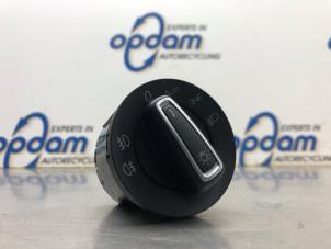 Gebruikte Licht Schakelaar Volkswagen Polo V (6R) 1.2 TSI 16V BlueMotion Technology Prijs € 32,00 Margeregeling aangeboden door Gebr Opdam B.V.