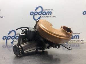 Gebruikte Oliepomp Dacia Sandero II 0.9 TCE 12V Prijs € 45,00 Margeregeling aangeboden door Gebr Opdam B.V.