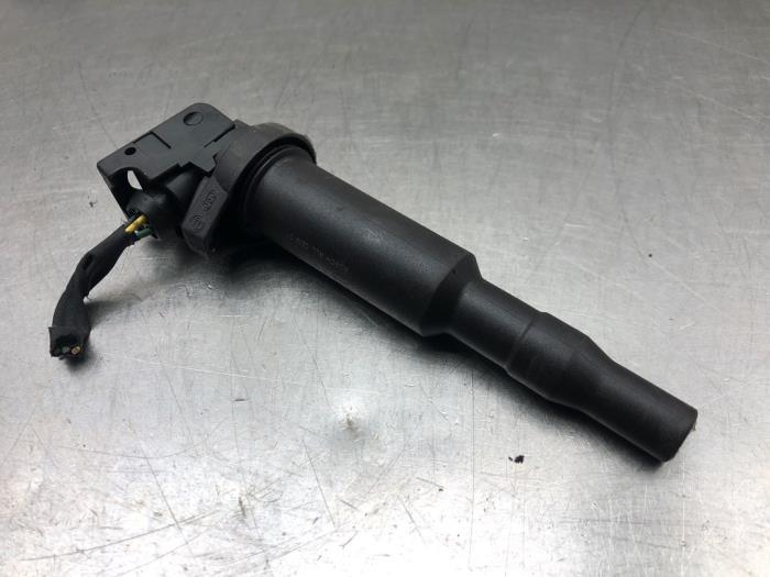 Bobine van een Peugeot 207/207+ (WA/WC/WM) 1.4 16V VTi 2010