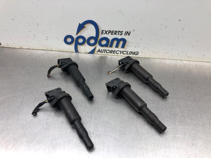 Bobine van een Peugeot 207/207+ (WA/WC/WM) 1.4 16V VTi 2010