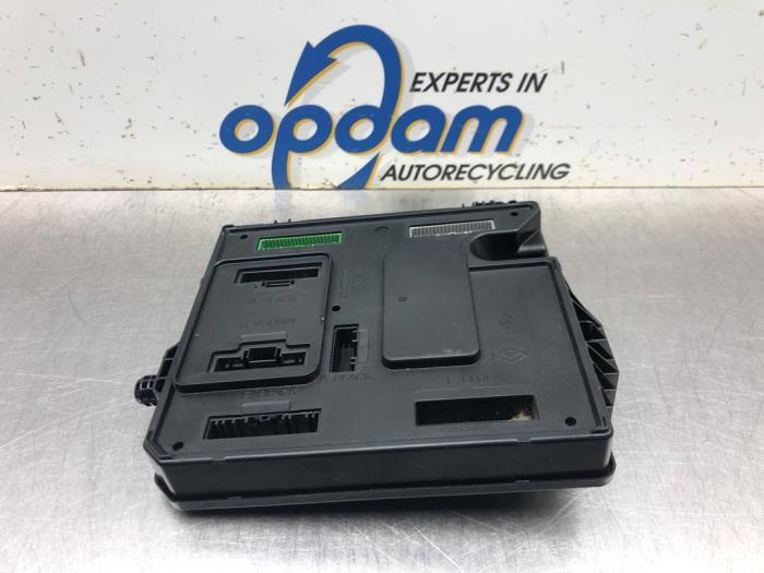 Gebruikte Bodycontrol Module Renault Scénic III (JZ) 1.4 16V TCe 130 Prijs € 90,00 Margeregeling aangeboden door Gebr Opdam B.V.