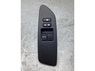 Gebruikte Ruit schakelaar elektrisch Toyota Auris (E15) 1.6 Dual VVT-i 16V Prijs € 40,00 Margeregeling aangeboden door Gebr Opdam B.V.