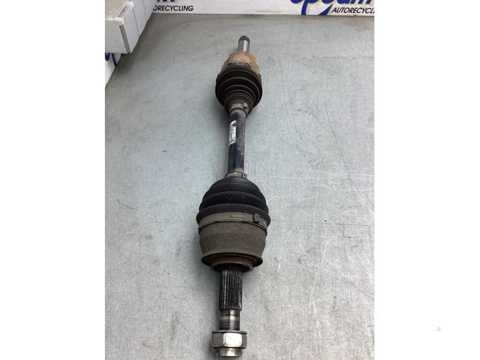 Gebruikte Aandrijfas links-voor Opel Mokka/Mokka X 1.4 Turbo 16V 4x2 Prijs € 125,00 Margeregeling aangeboden door Gebr Opdam B.V.