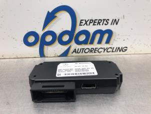 Gebruikte Telefoon Module Mercedes C (W203) 1.8 C-180K 16V Prijs € 27,00 Margeregeling aangeboden door Gebr Opdam B.V.