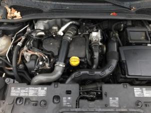 Gebruikte Motorkaprubber Renault Clio IV Estate/Grandtour (7R) 1.5 Energy dCi 90 FAP Prijs op aanvraag aangeboden door Gebr Opdam B.V.