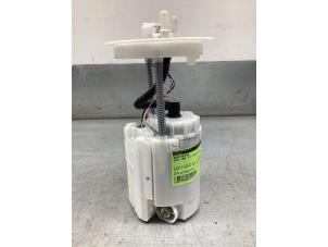 Gebruikte Benzinepomp Opel Karl 1.0 12V Prijs € 50,00 Margeregeling aangeboden door Gebr Opdam B.V.