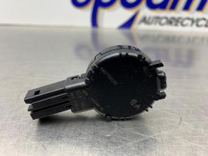 Gebruikte Regensensor Citroen C4 Cactus (0B/0P) 1.2 PureTech 110 12V Prijs € 32,00 Margeregeling aangeboden door Gebr Opdam B.V.