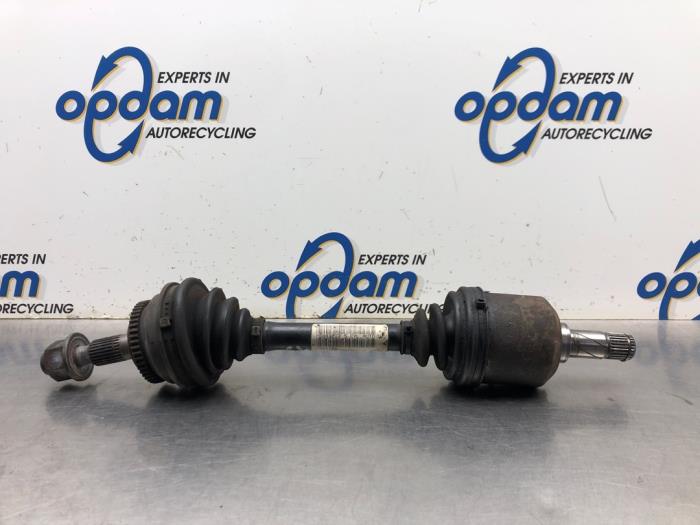 Gebruikte Aandrijfas links-voor Volvo 850 Estate 2.5i 20V Prijs € 90,00 Margeregeling aangeboden door Gebr Opdam B.V.