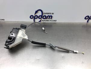 Gebruikte Deurslot Mechaniek 4Deurs rechts-voor Peugeot 208 II (UB/UH/UP) 1.2 Vti 12V PureTech 75 Prijs € 54,00 Margeregeling aangeboden door Gebr Opdam B.V.