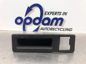 Gebruikte Achterklep Handgreep BMW 4 serie Gran Coupe (F36) 428i 2.0 Turbo 16V Prijs € 27,00 Margeregeling aangeboden door Gebr Opdam B.V.