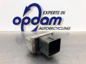 Gebruikte Relais Voorgloei Renault Kangoo Express (FW) 1.5 dCi 70 Prijs € 36,00 Margeregeling aangeboden door Gebr Opdam B.V.