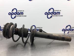 Gebruikte Mac Phersonpoot rechts-voor BMW 3 serie (E46/2C) 323 Ci 24V Prijs € 45,00 Margeregeling aangeboden door Gebr Opdam B.V.