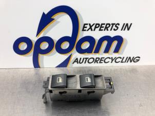 Gebruikte Ruit schakelaar elektrisch BMW 3 serie (E46/2C) 323 Ci 24V Prijs € 27,00 Margeregeling aangeboden door Gebr Opdam B.V.