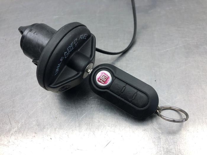 Computer Motormanagement van een Fiat 500 (312) 0.9 TwinAir 85 2017