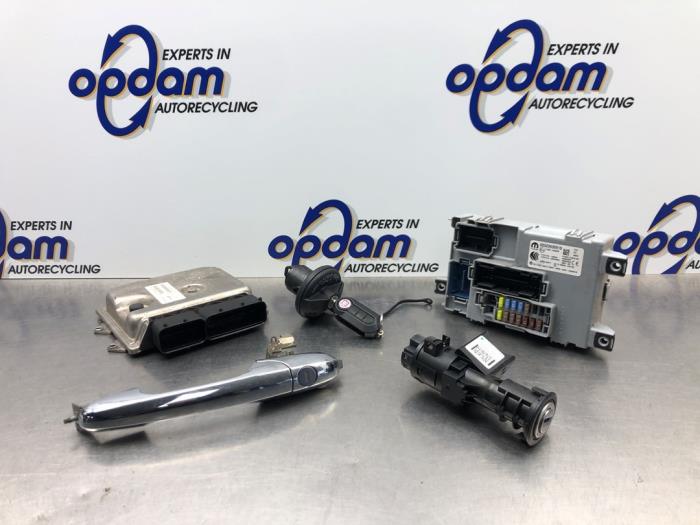 Computer Motormanagement van een Fiat 500 (312) 0.9 TwinAir 85 2017