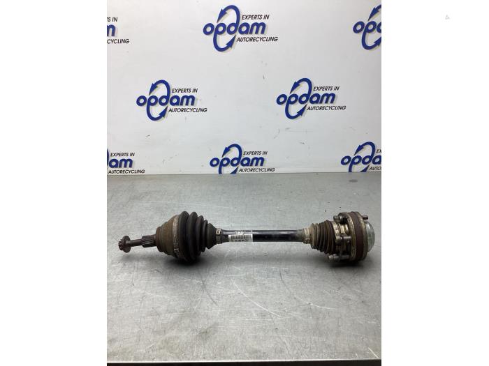 Gebruikte Aandrijfas links-voor Volkswagen Touran (1T1/T2) 1.4 16V TSI 140 Prijs € 50,00 Margeregeling aangeboden door Gebr Opdam B.V.