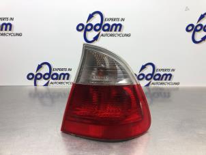 Gebruikte Achterlicht rechts BMW 3 serie Touring (E46/3) 325i 24V Prijs € 27,00 Margeregeling aangeboden door Gebr Opdam B.V.