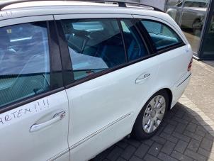 Gebruikte Deur 4Deurs links-achter Mercedes E Combi (S211) 3.0 E-320 CDI 4-Matic V6 24V Prijs € 100,00 Margeregeling aangeboden door Gebr Opdam B.V.