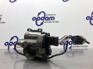 Gebruikte Gasklephuis Renault Clio II (BB/CB) 1.2 16V Prijs € 45,00 Margeregeling aangeboden door Gebr Opdam B.V.