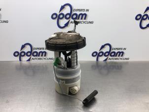 Gebruikte Benzinepomp Renault Twingo II (CN) 1.2 16V Prijs € 45,00 Margeregeling aangeboden door Gebr Opdam B.V.