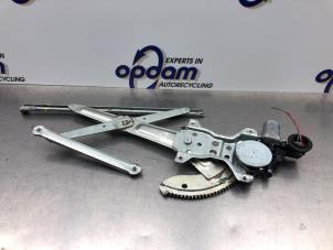 Gebruikte Ruitmechaniek 2Deurs links-voor Suzuki Swift (ZA/ZC/ZD1/2/3/9) 1.3 VVT 16V Prijs € 32,00 Margeregeling aangeboden door Gebr Opdam B.V.