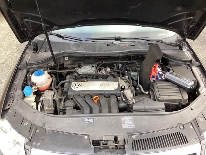 Gebruikte Frontpaneel Volkswagen Passat Variant (3C5) 2.0 FSI 16V Prijs € 225,00 Margeregeling aangeboden door Gebr Opdam B.V.