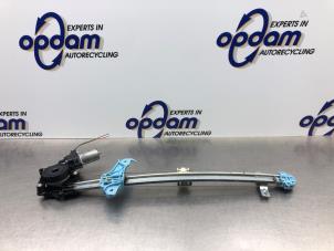Gebruikte Ruitmechaniek 4Deurs rechts-voor Suzuki Swift (ZC/ZD) 1.0 Booster Jet Turbo 12V SHVS Prijs € 75,00 Margeregeling aangeboden door Gebr Opdam B.V.
