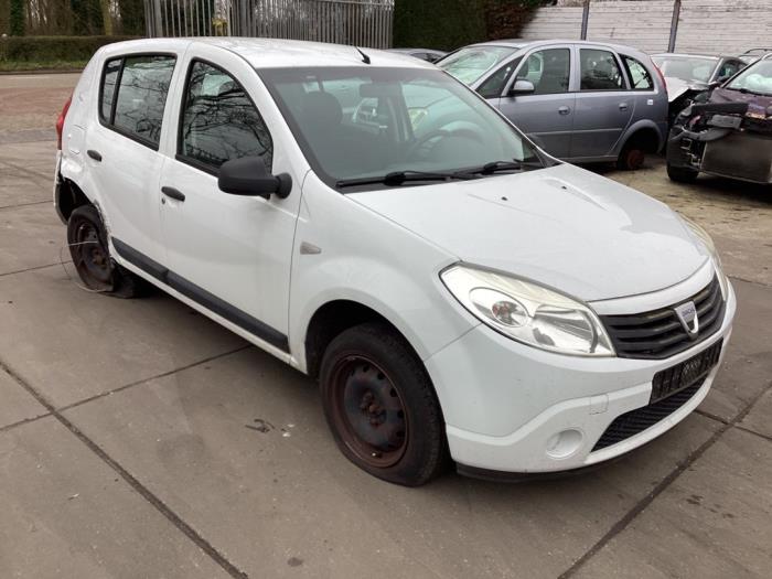 Scherm rechts-voor van een Dacia Sandero I (BS) 1.2 16V 2010