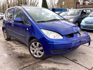 Gebruikte Koplamp rechts Mitsubishi Colt (Z2/Z3) 1.5 16V CZ3 Prijs € 75,00 Margeregeling aangeboden door Gebr Opdam B.V.