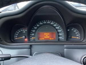 Gebruikte Tellerklok Mercedes C Sportcoupé (C203) 2.3 C-230K 16V Prijs € 90,00 Margeregeling aangeboden door Gebr Opdam B.V.