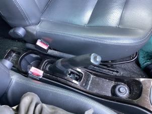 Gebruikte Handremhendel Dacia Duster (HS) 1.6 16V Prijs € 45,00 Margeregeling aangeboden door Gebr Opdam B.V.