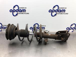 Gebruikte Mac Phersonpoot links-voor Renault Laguna II (BG) 1.8 16V Prijs € 30,00 Margeregeling aangeboden door Gebr Opdam B.V.