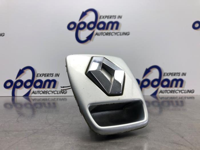 Handgreep Achterklep Toyota Corolla Verso (7681105010) | Specialist in gebruikte Mazda, Nissan en Toyota onderdelen