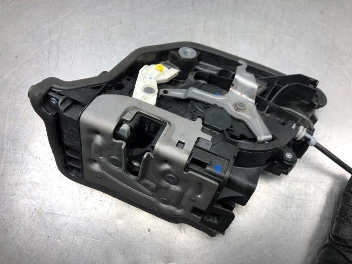 Deurslot Mechaniek 4Deurs links-voor van een MINI Countryman (F60) 1.5 12V One 2018