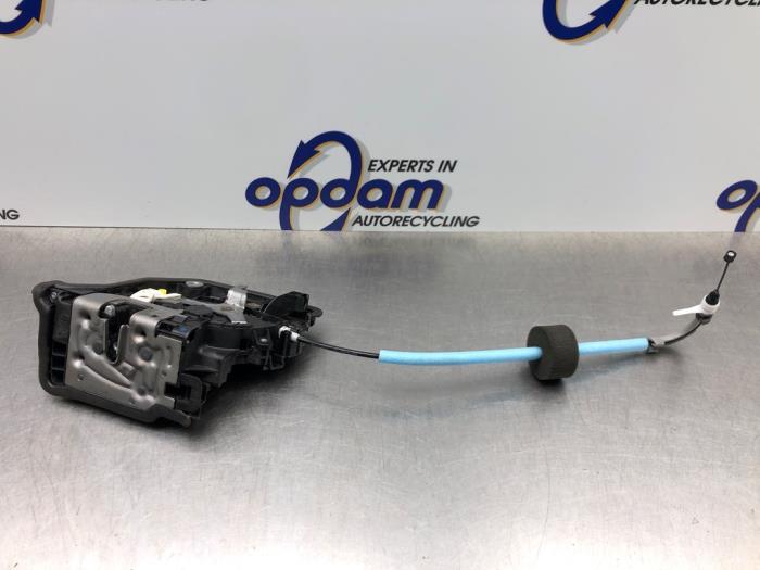 Deurslot Mechaniek 4Deurs links-voor van een MINI Countryman (F60) 1.5 12V One 2018