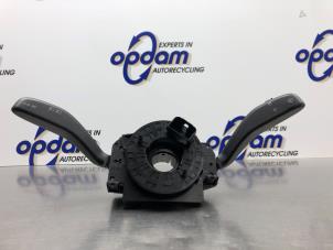 Gebruikte Combischakelaar Stuurkolom Volkswagen Polo IV (9N1/2/3) 1.4 16V Prijs € 68,00 Margeregeling aangeboden door Gebr Opdam B.V.